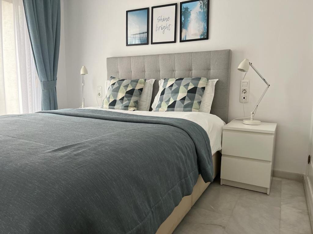 Frontline Beach Penthouse In Mi Capricho Sitio de Calahonda Exterior photo
