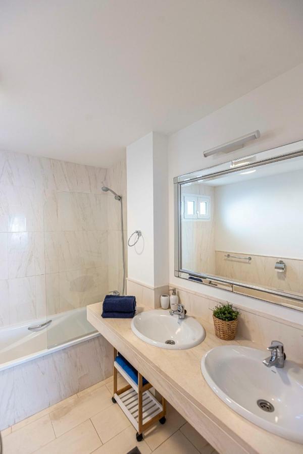 Frontline Beach Penthouse In Mi Capricho Sitio de Calahonda Exterior photo